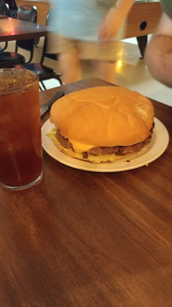 The Papa Burger with Cheese 16 Oz of Hamburger with Three Slices of Cheese